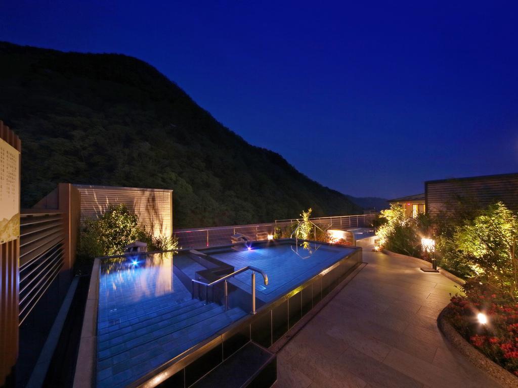 Hotel Asaya Nikko Exterior foto The resort at night