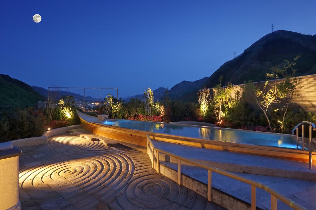 Hotel Asaya Nikko Exterior foto The resort at night
