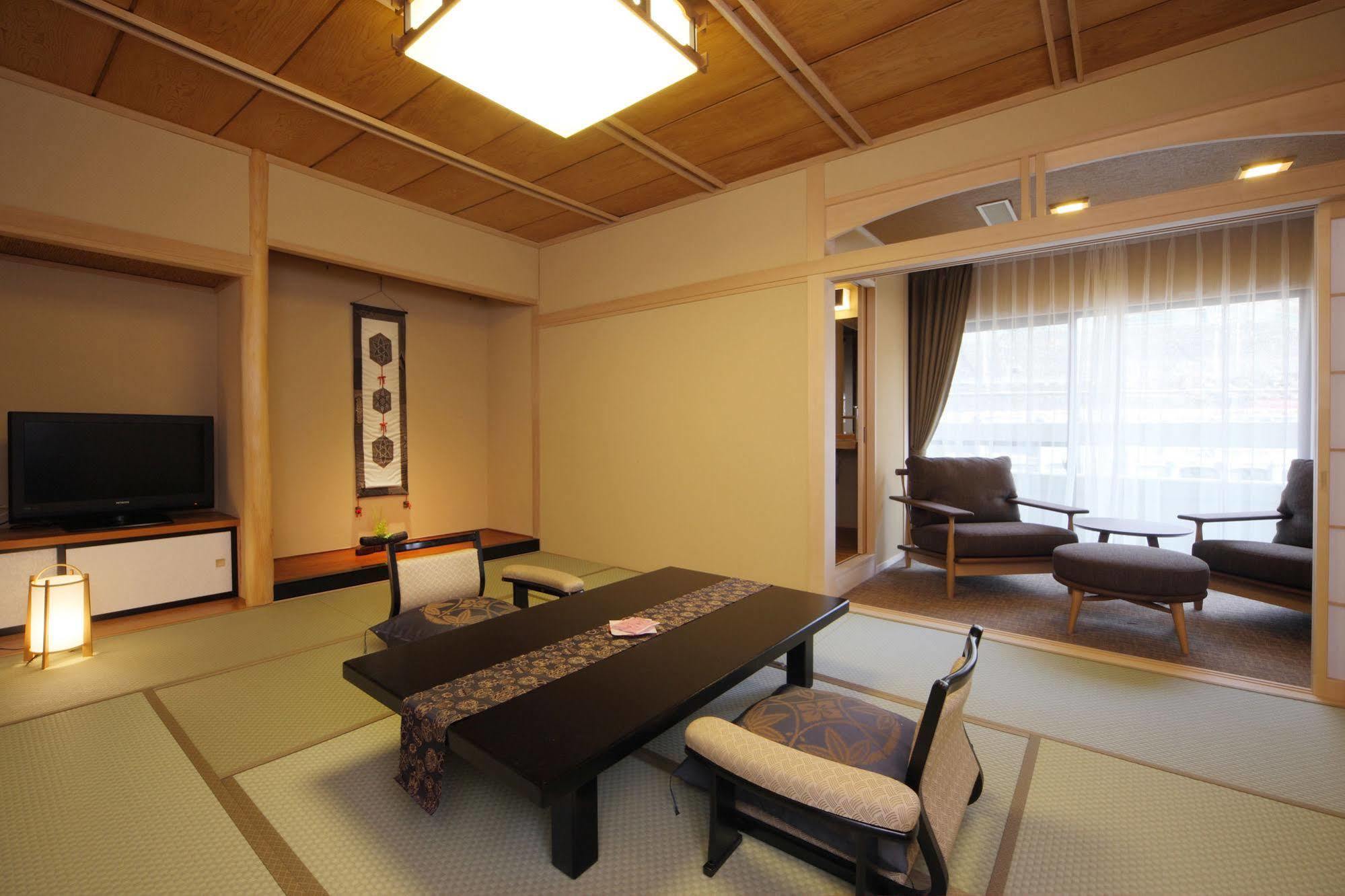 Hotel Asaya Nikko Exterior foto A Japanese-style room at a hotel in Japan
